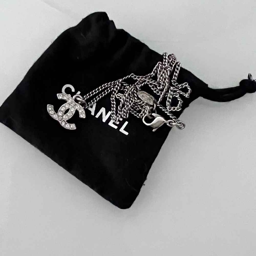 Chanel pendant